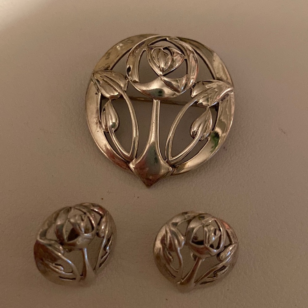 K & SH Silver Nouveau Brooch and earring set